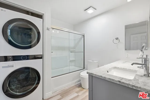 $410,000 | 8221 Langdon Avenue, Unit 201, Van Nuys, CA 91406