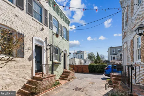 $824,000 | 7 Pomander Walk Northwest, Washington, DC 20007