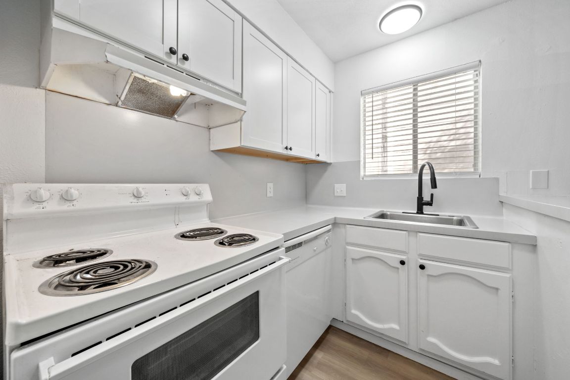 2410 Longview Street, Unit D202 Austin, TX 78705 - Photo 4 of 19