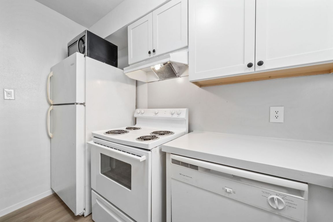 2410 Longview Street, Unit D202 Austin, TX 78705 - Photo 6 of 19