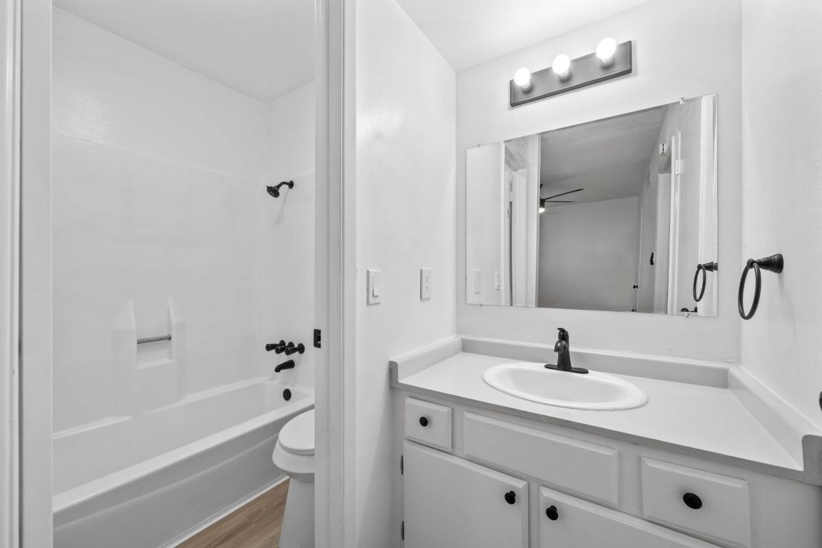 2410 Longview Street, Unit D202 Austin, TX 78705 - Photo 9 of 19