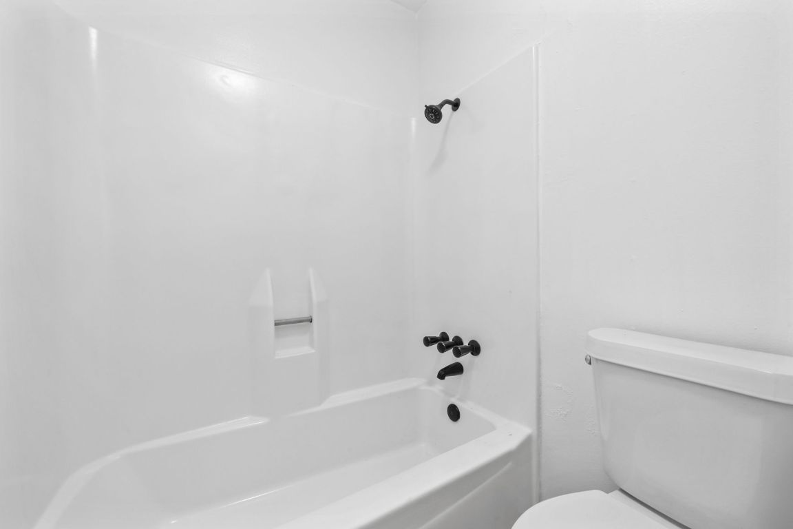 2410 Longview Street, Unit D202 Austin, TX 78705 - Photo 10 of 19