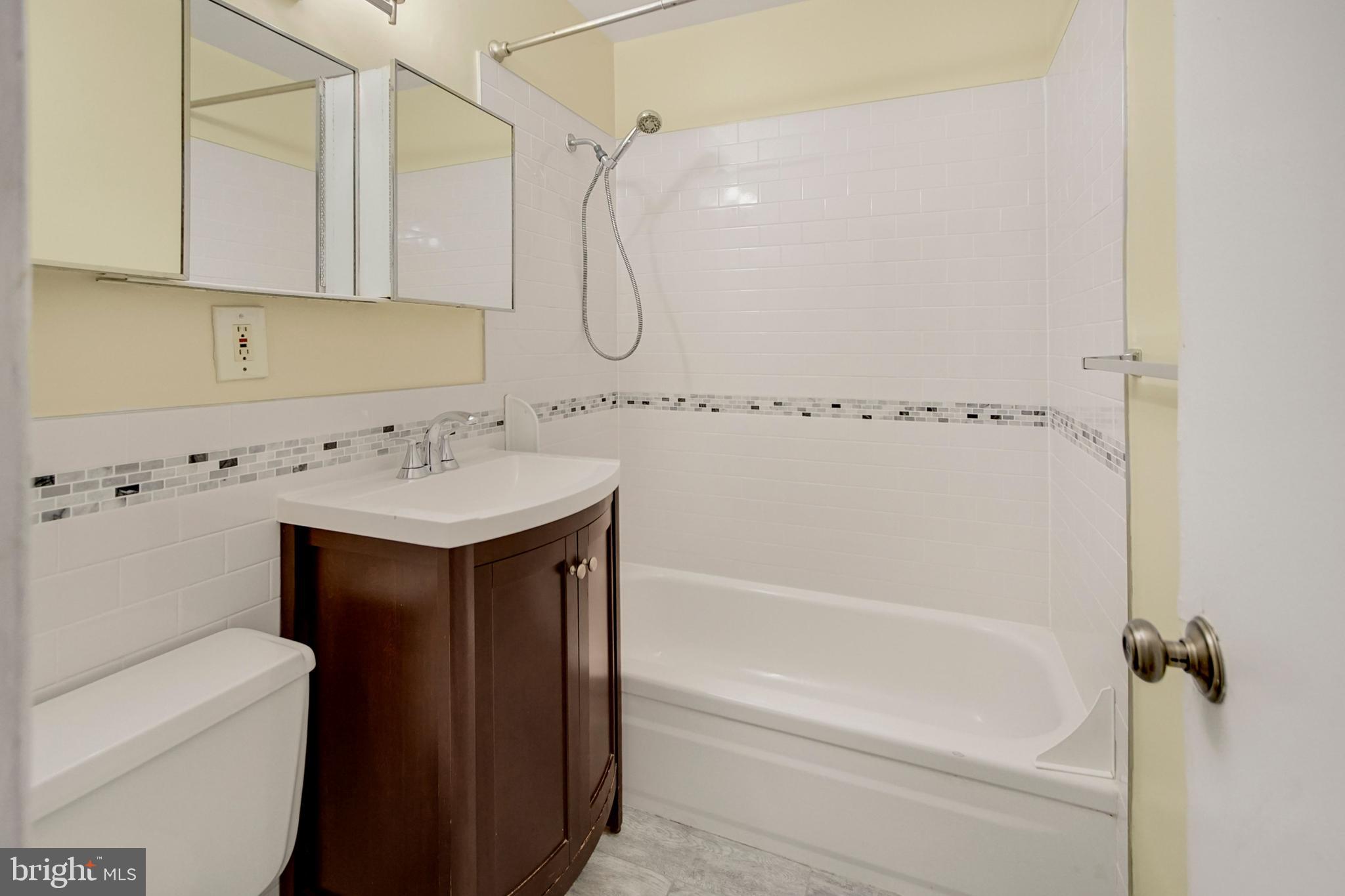 763 Delaware Avenue Southwest, Unit 177 Washington, DC 20024 - Photo 12 of 30 Upstairs full bathroom