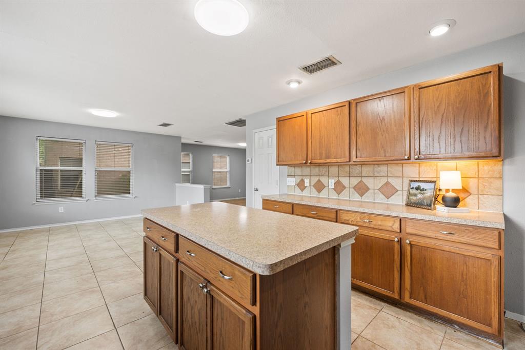 601 Amy Way Euless, TX 76039 - Photo 17 of 40