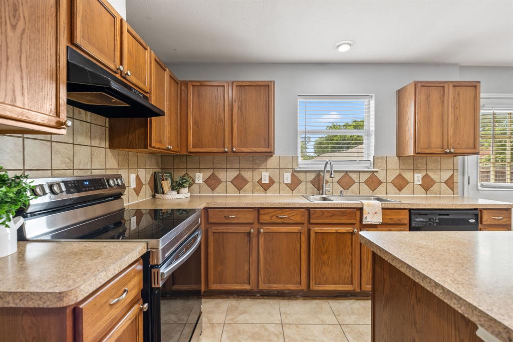 601 Amy Way Euless, TX 76039 - Photo 18 of 40