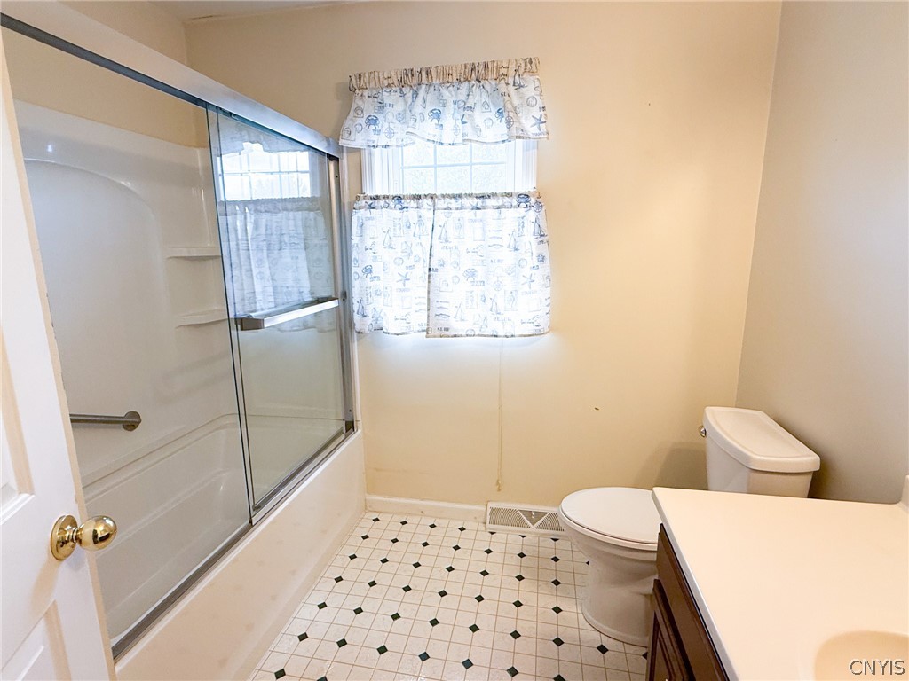 128 Hagan Circle Oneida, NY 13421 - Photo 15 of 23 Full bath upstairs