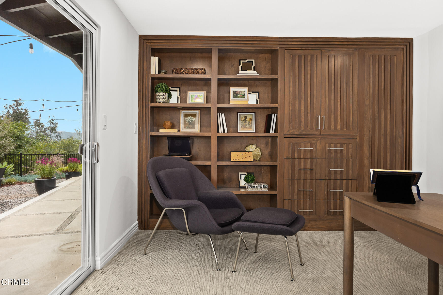 1770 Kaweah Drive Pasadena, CA 91105 - Photo 29 of 42 a workspace with furniture and a window