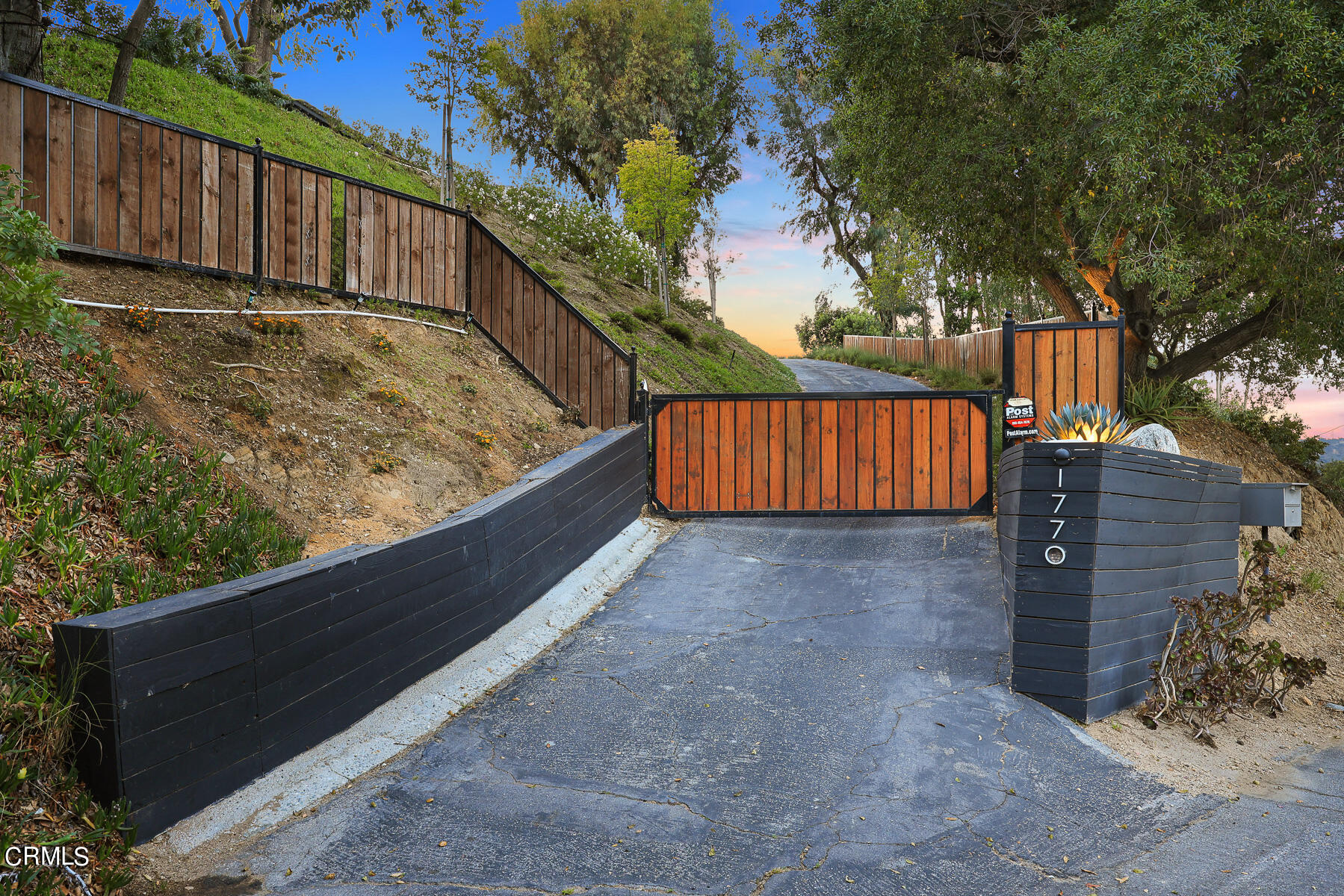 1770 Kaweah Drive Pasadena, CA 91105 - Photo 38 of 42 a view of outdoor space with wooden fence