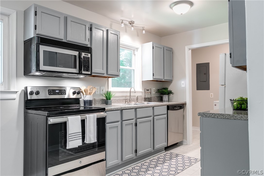 4601 Powhatan Lakes Road Powhatan, VA 23139 - Photo 3 of 15 See yourself preparing home-cooked meals w/ your S