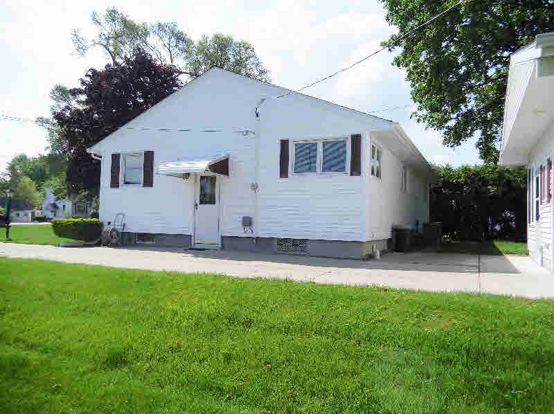 18 South Lincoln Street Bay City, MI 48708 - Photo 4 of 28