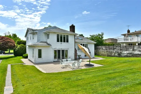 $1,699,998 | 3 Joy Drive, Manhasset Hills, NY 11040
