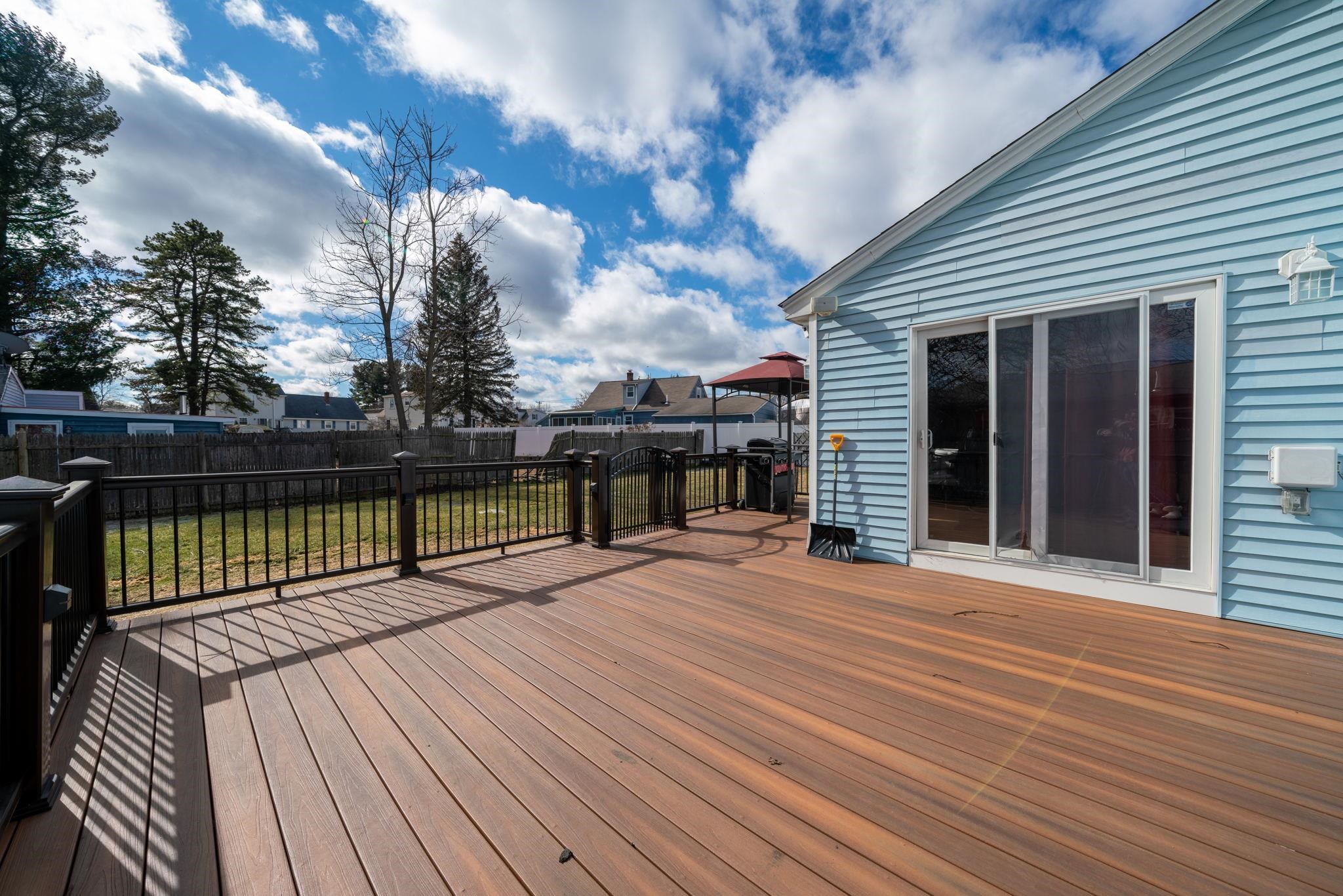 239 Lund Road Nashua, NH 03060 - Photo 3 of 17