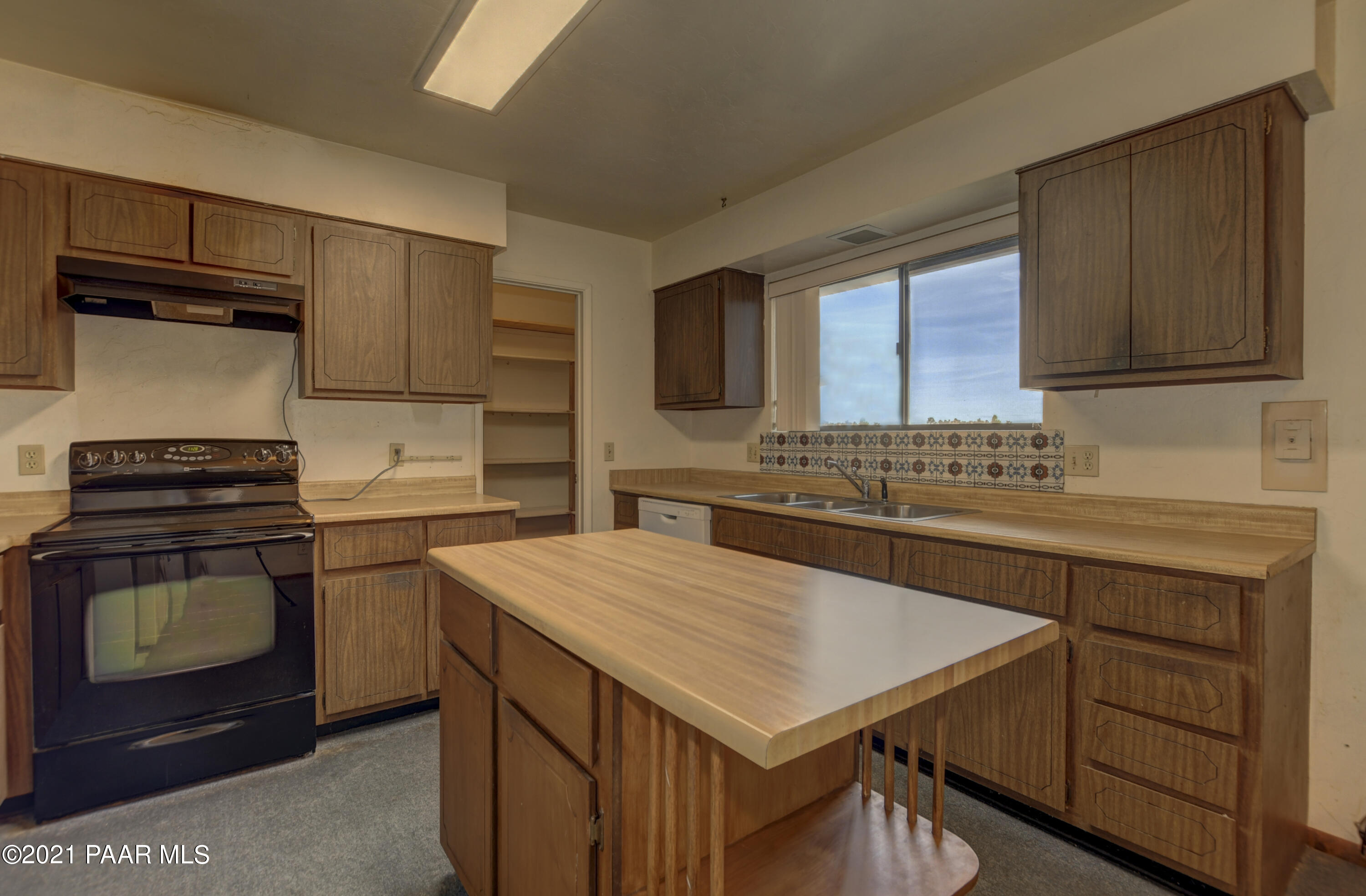 2016 Forest Hills Road Prescott, AZ 86303 - Photo 17 of 30 Kitchen 1