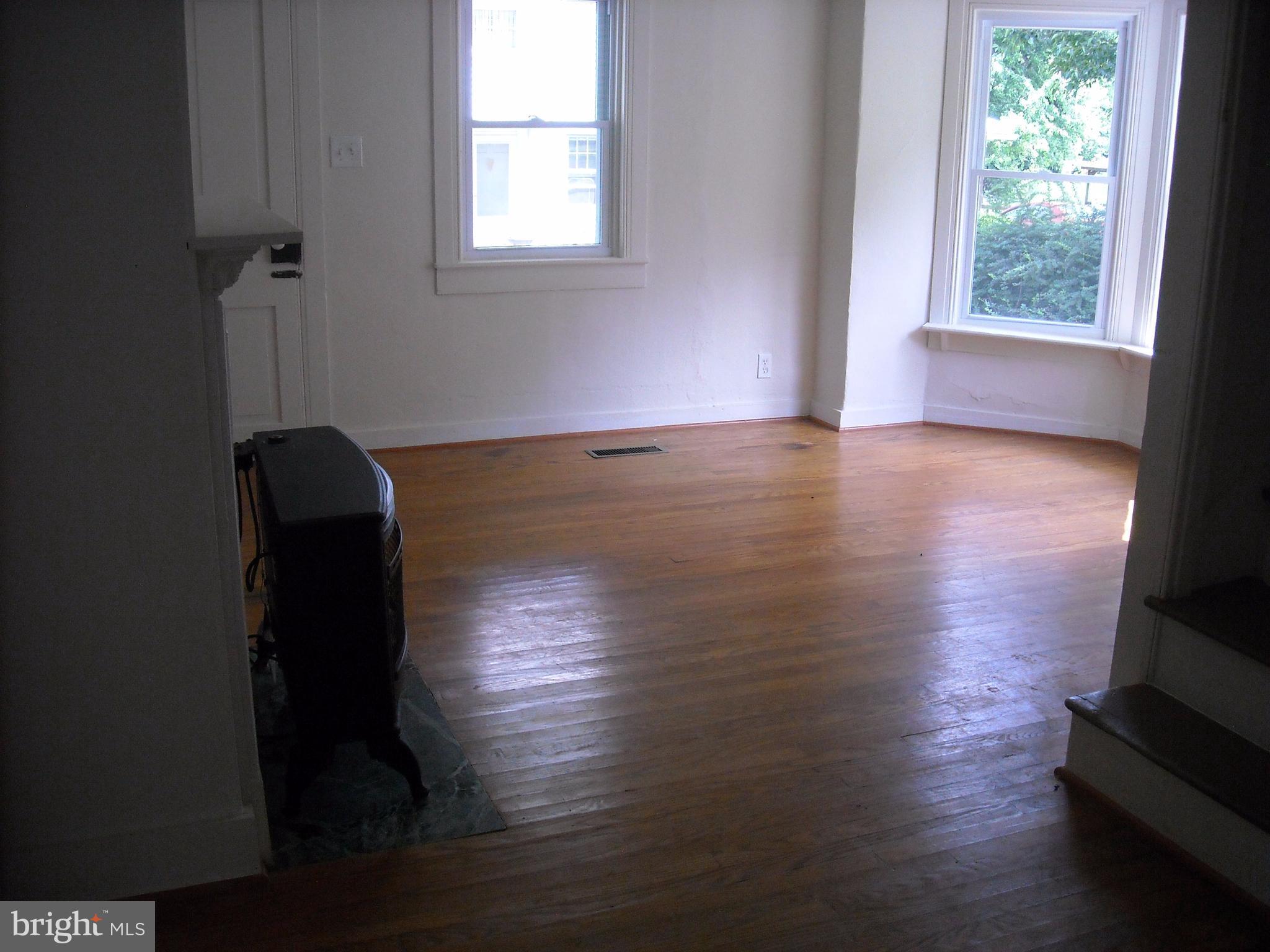 4544 Salem Bottom Road Westminster, MD 21157 - Photo 3 of 16 Living Room
