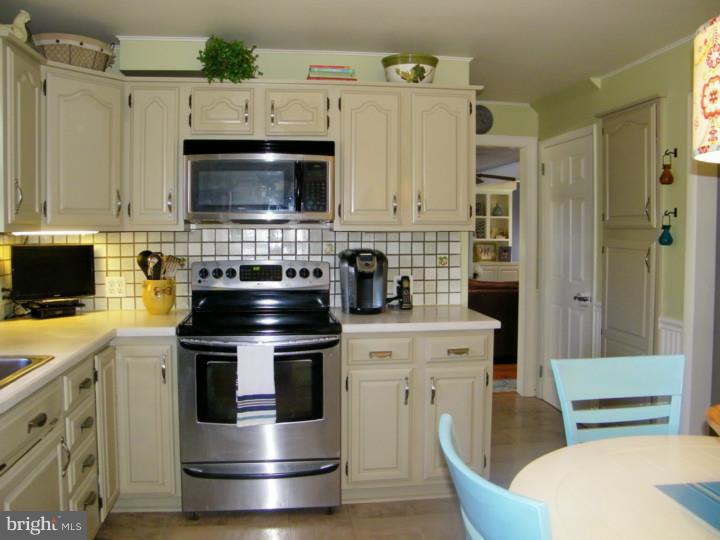 1684 Dillon Road Maple Glen, PA 19002 - Photo 6 of 25 Kitchen