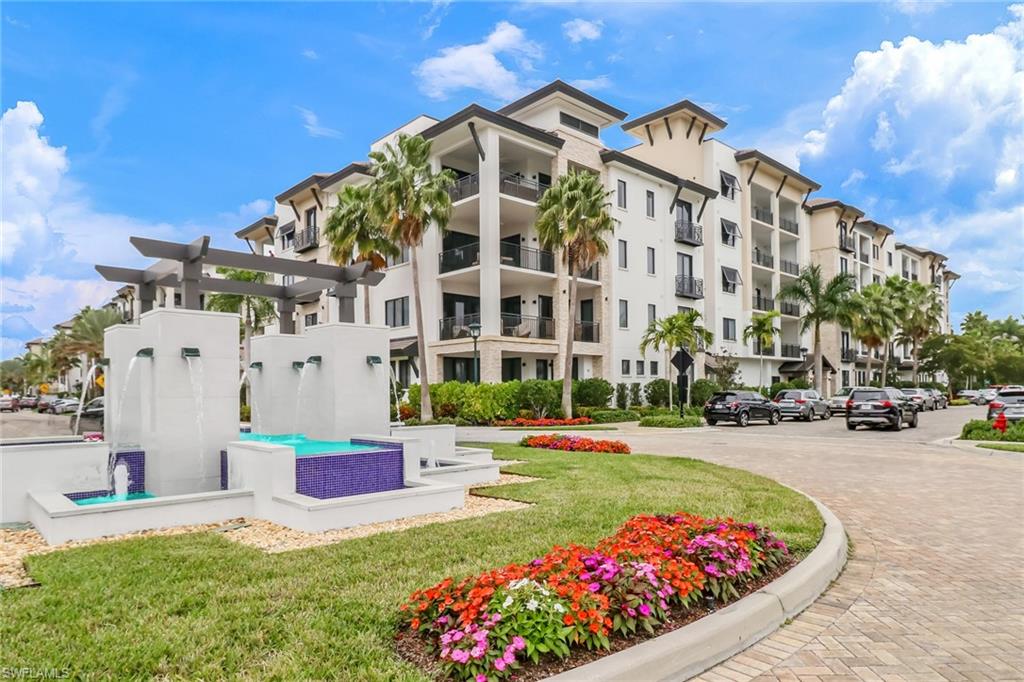 View of apartment building / complex