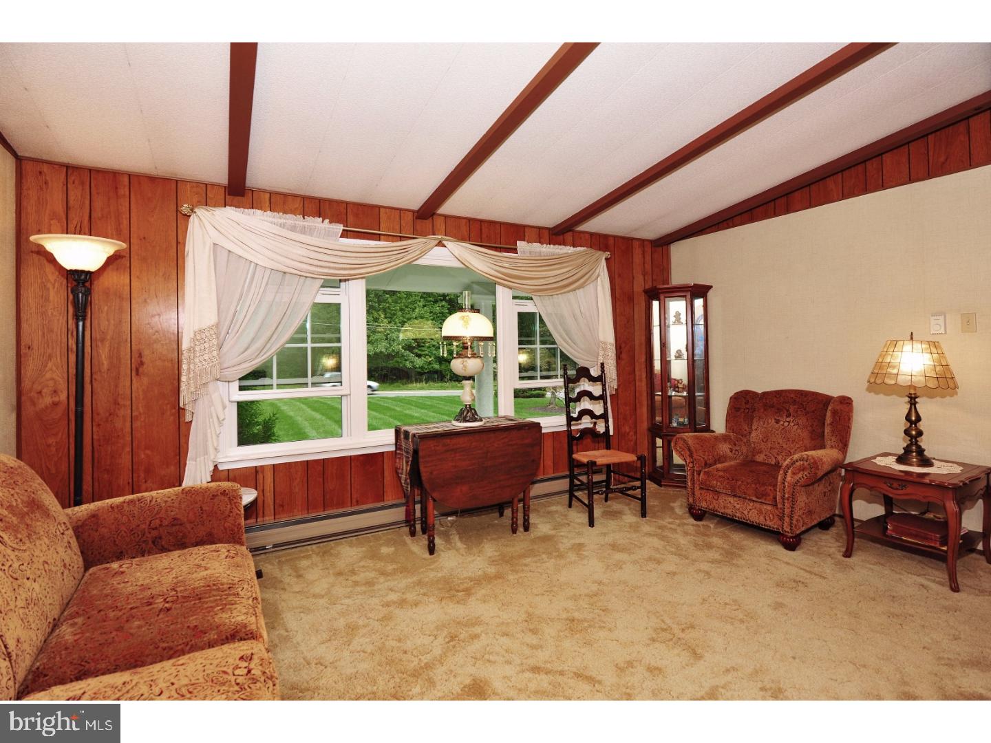 909 Ridge Road Telford, PA 18969 - Photo 9 of 25 Living Room