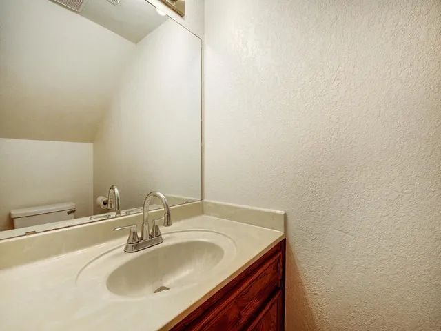 $2,100 | 6521 Hart Lane, Austin, TX 78731