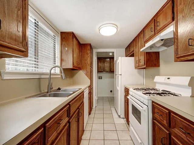 $2,100 | 6521 Hart Lane, Austin, TX 78731