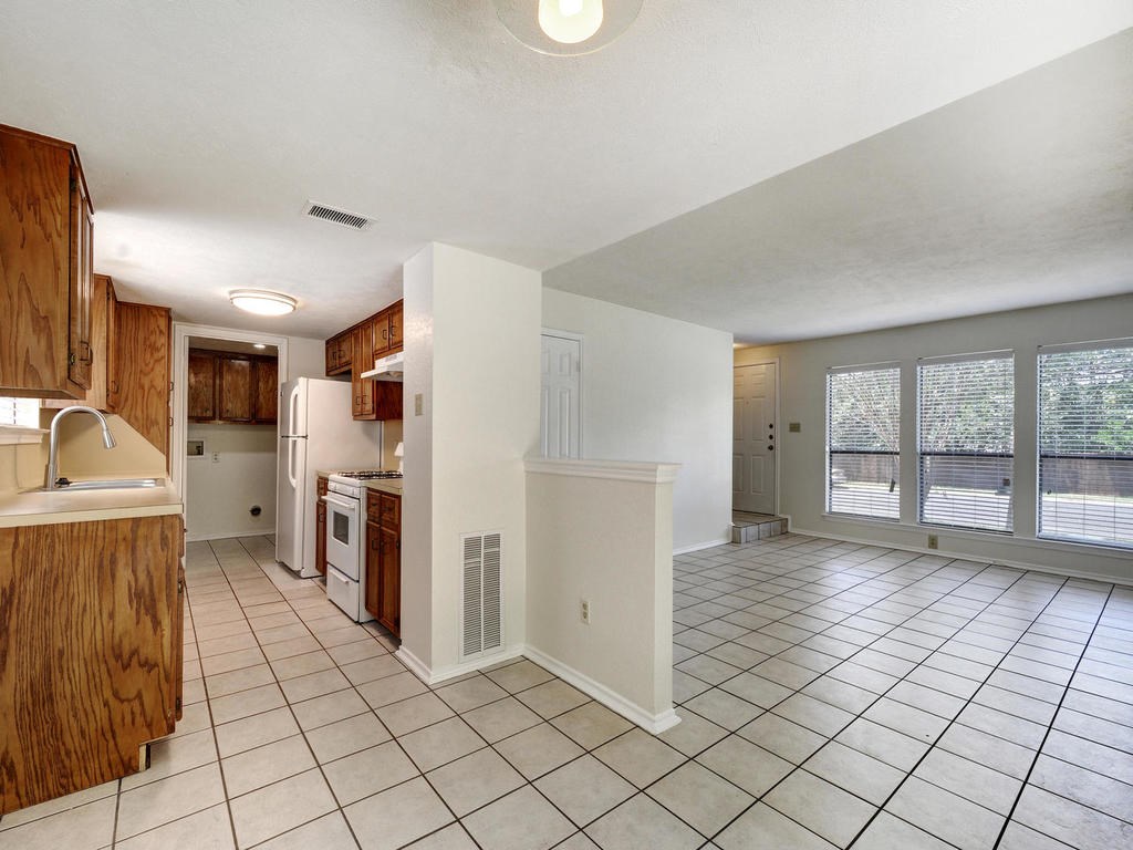 6521 Hart Lane Austin, TX 78731 - Photo 8 of 19