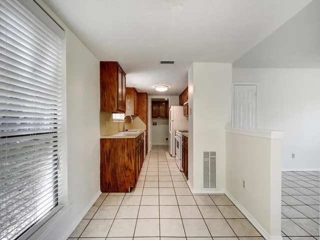$2,100 | 6521 Hart Lane, Austin, TX 78731