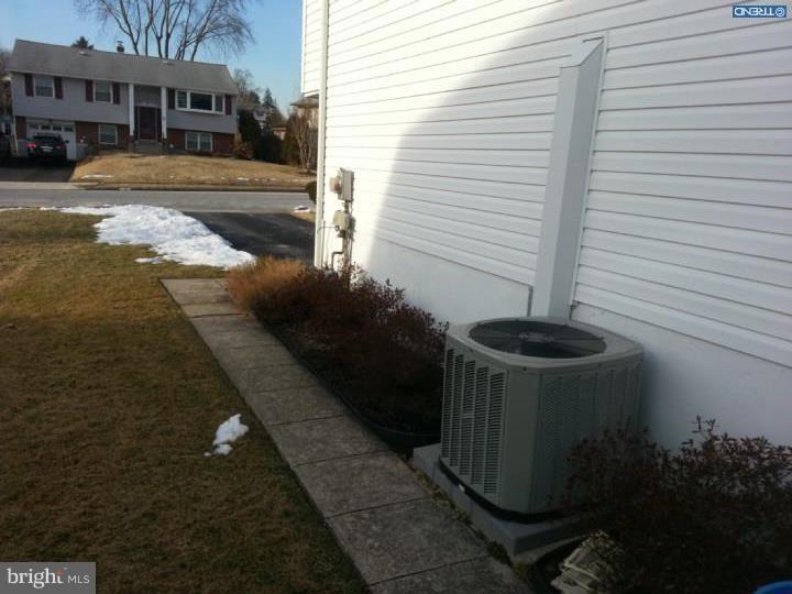 6 Anvil Road Aston, PA 19014 - Photo 4 of 25 Side Yard