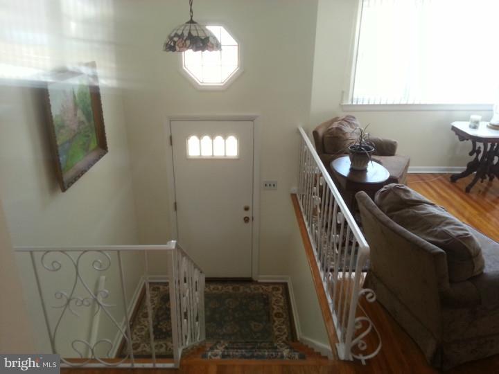 6 Anvil Road Aston, PA 19014 - Photo 8 of 25 Foyer
