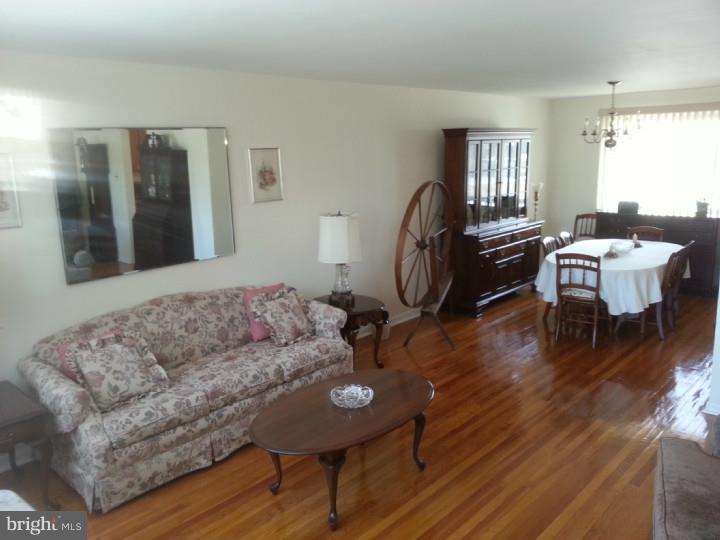 6 Anvil Road Aston, PA 19014 - Photo 10 of 25 Living Room