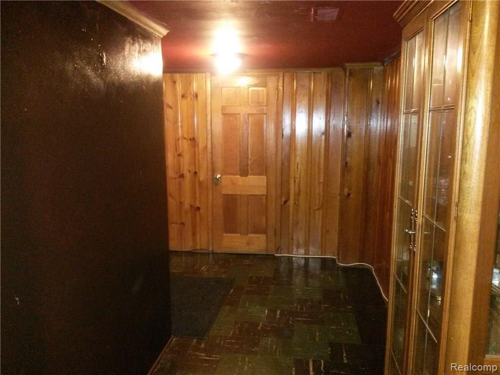 3297 Sherbourne Road Detroit, MI 48221 - Photo 17 of 37 basement rec room2 sherbourne.jpg