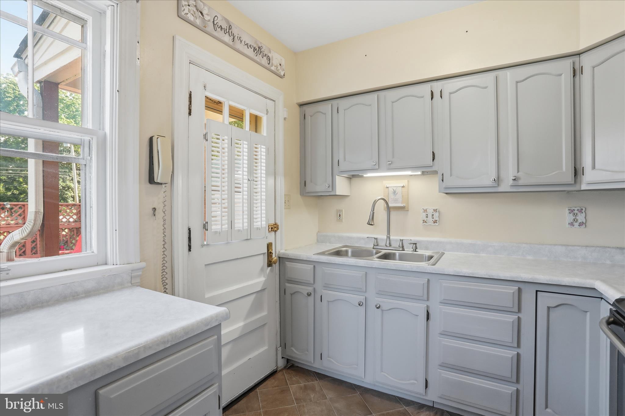 605 Stockton Road Front Royal, VA 22630 - Photo 23 of 54 Kitchen w deck access and back entrance