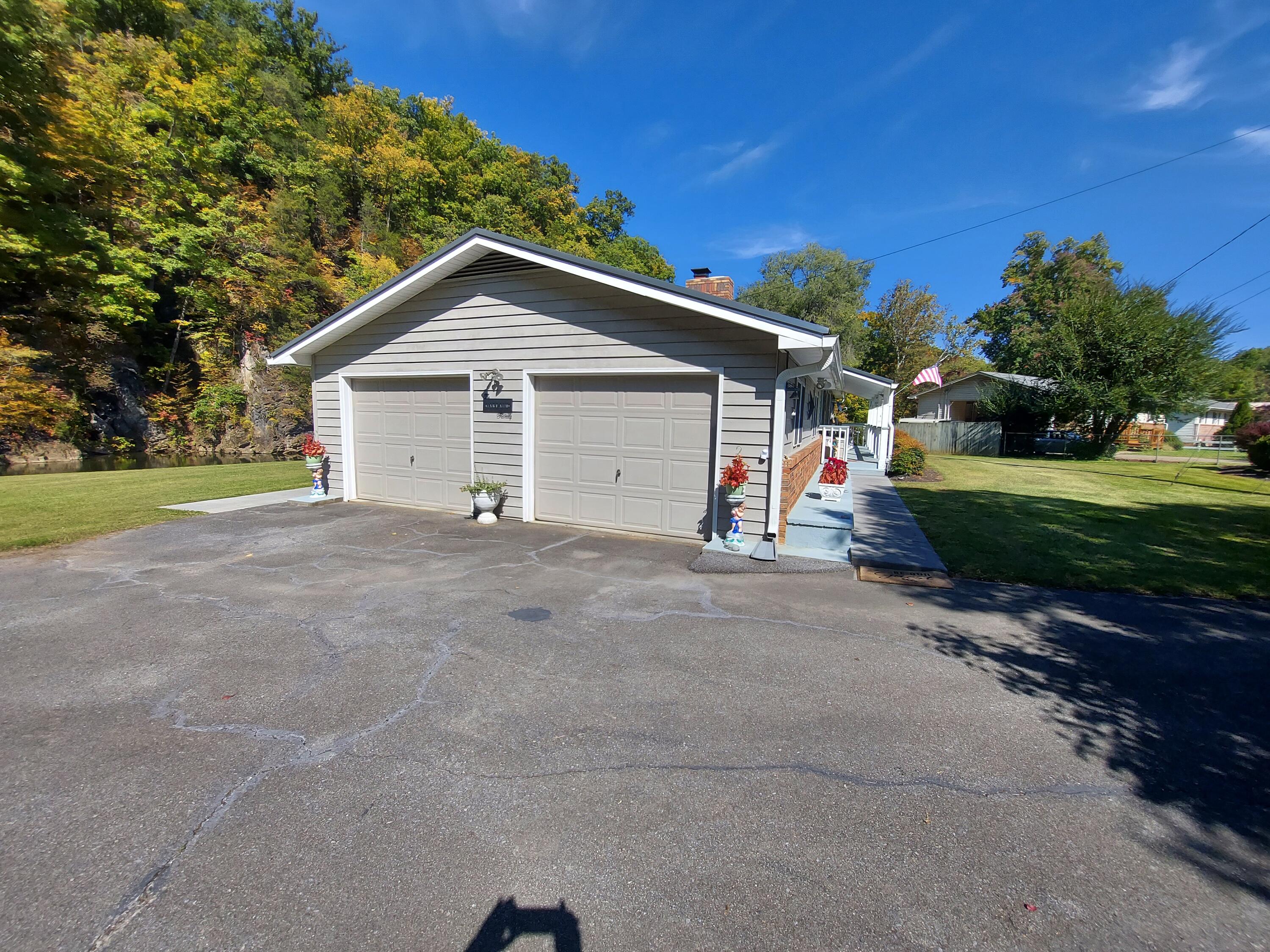 116 Journey's End Road Elizabethton, TN 37643 - Photo 9 of 42 20221007_135049