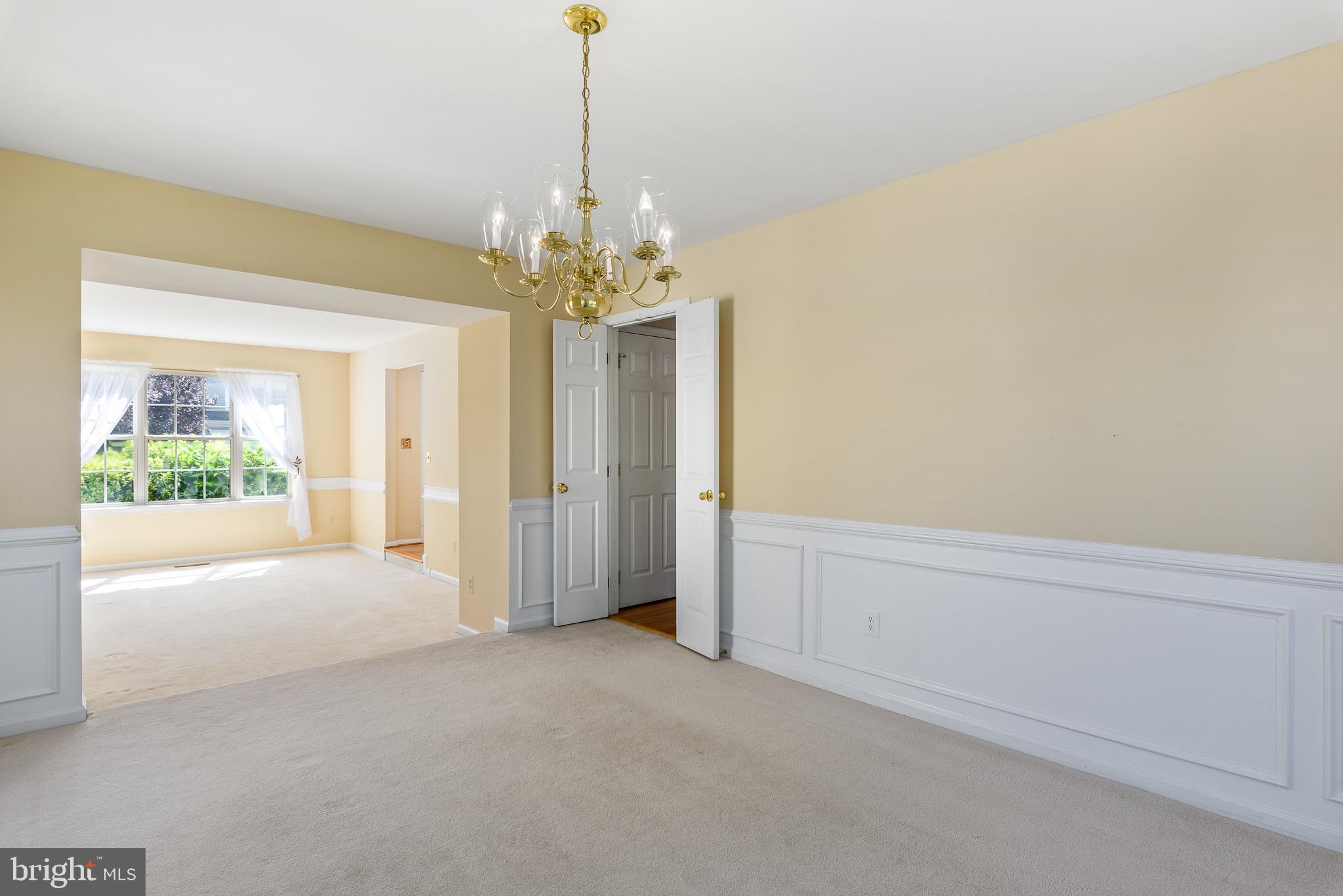 46490 Cedarhurst Drive Sterling, VA 20165 - Photo 16 of 37 Dinit Room View to Sunken Living Room