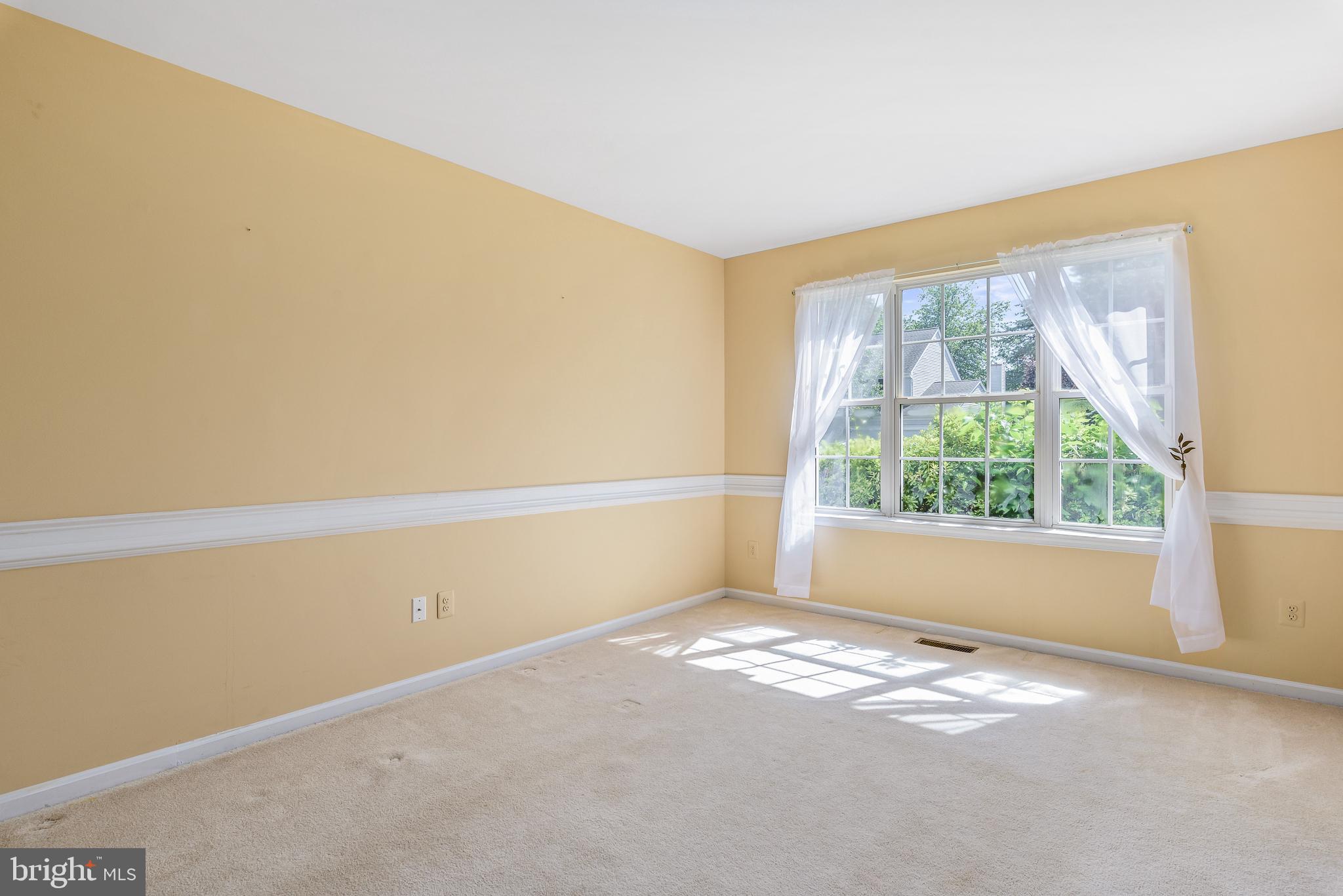 46490 Cedarhurst Drive Sterling, VA 20165 - Photo 18 of 37 Living Room
