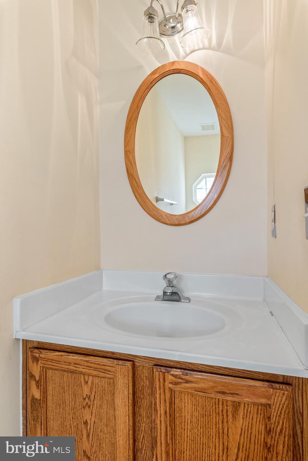 46490 Cedarhurst Drive Sterling, VA 20165 - Photo 20 of 37 Main Level Powder Room