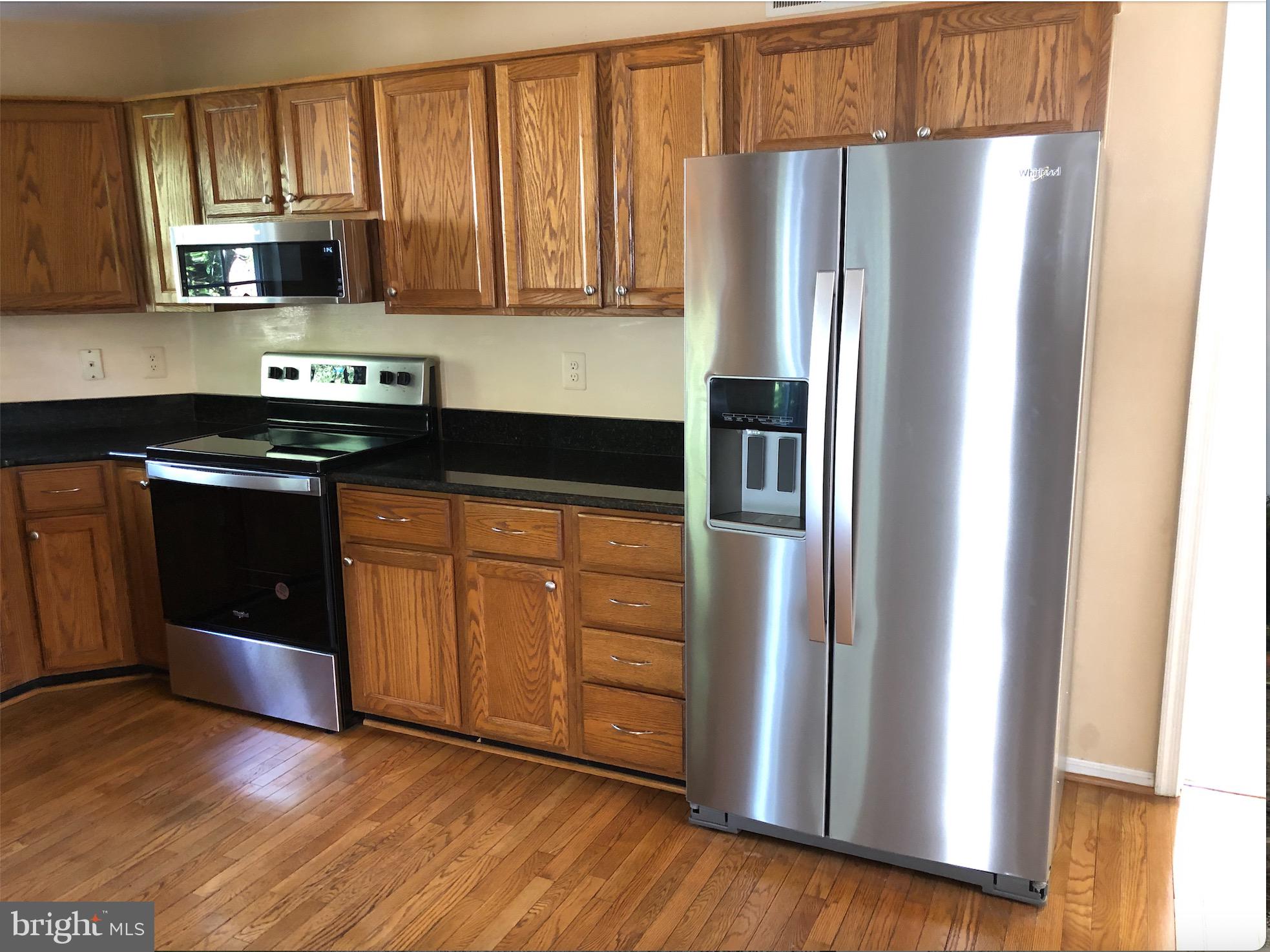 46490 Cedarhurst Drive Sterling, VA 20165 - Photo 7 of 37 Kitchen
