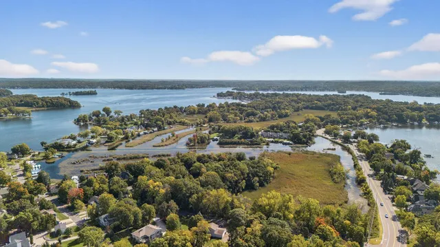 $1,599,000 | 55 Interlachen Drive, Excelsior, MN 55331