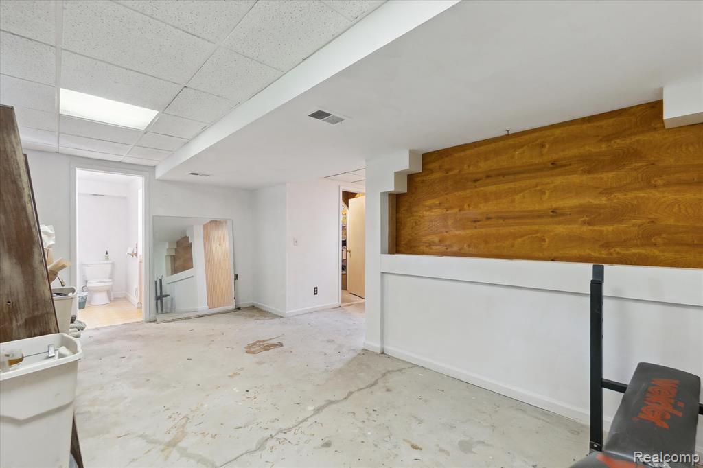 265 Airport Road Waterford, MI 48327 - Photo 32 of 47 Gallery Image 32