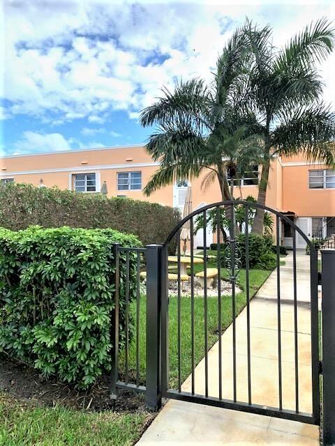 101 South Golfview Road, Unit 11 Lake Worth Beach, FL 33460 - Photo 17 of 28 a view of a house with a palm tree