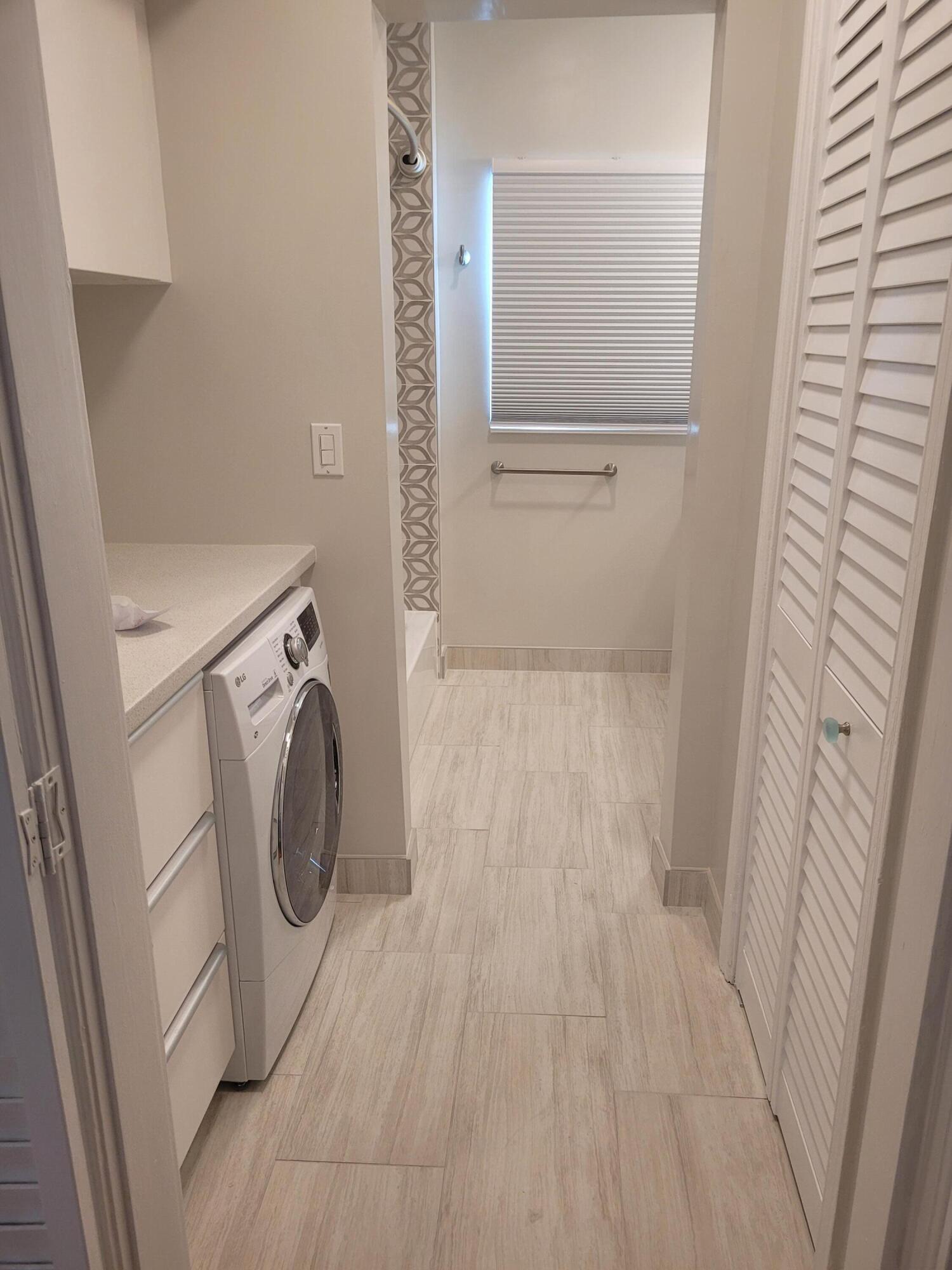 101 South Golfview Road, Unit 11 Lake Worth Beach, FL 33460 - Photo 4 of 28 a utility room with dryer and washer