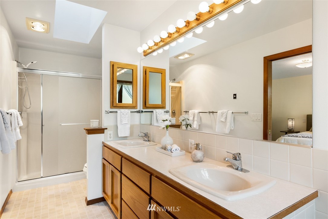 10426 Northeast 198th Street Bothell, WA 98011 - Photo 17 of 28 Gallery Image 17