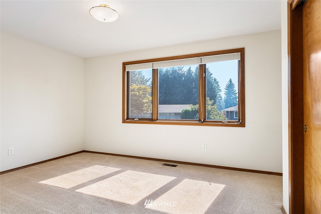 10426 Northeast 198th Street Bothell, WA 98011 - Photo 20 of 28 Gallery Image 20