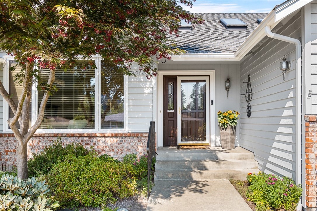 10426 Northeast 198th Street Bothell, WA 98011 - Photo 3 of 28 Gallery Image 3
