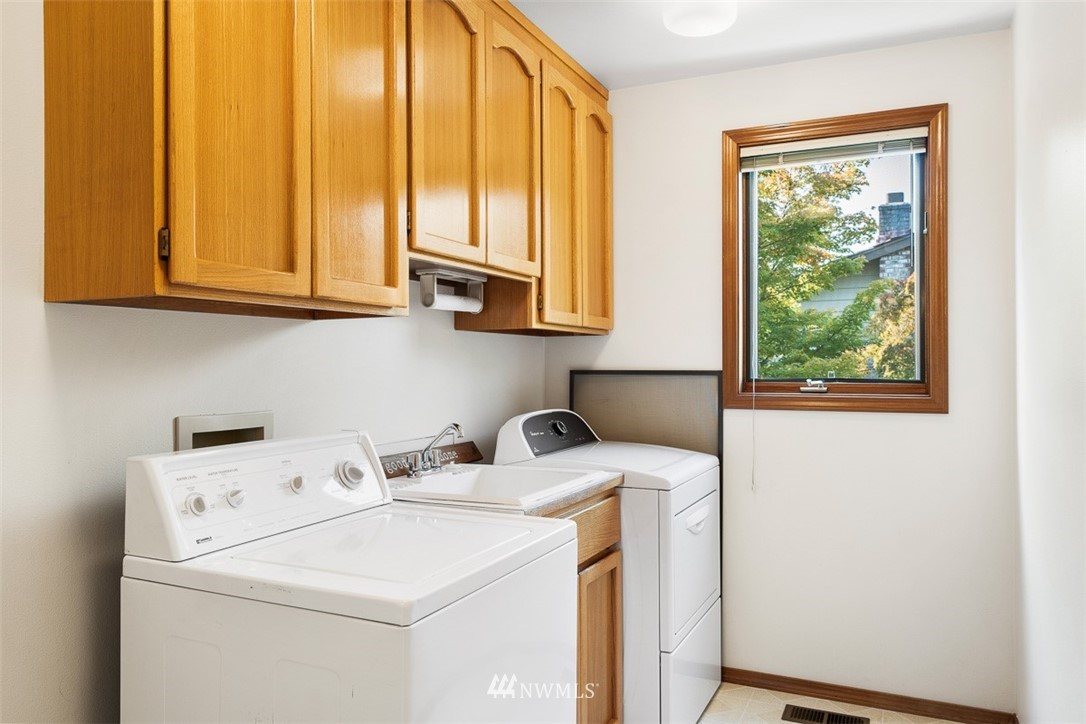 10426 Northeast 198th Street Bothell, WA 98011 - Photo 22 of 28 Gallery Image 22