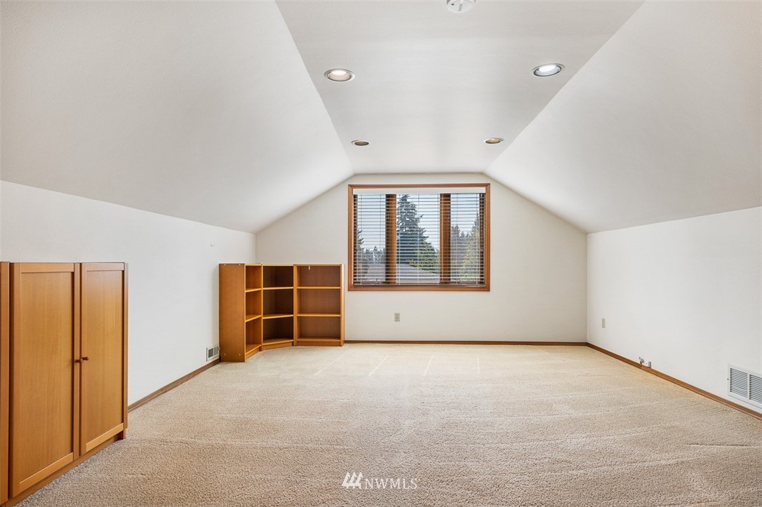 10426 Northeast 198th Street Bothell, WA 98011 - Photo 23 of 28 Gallery Image 23