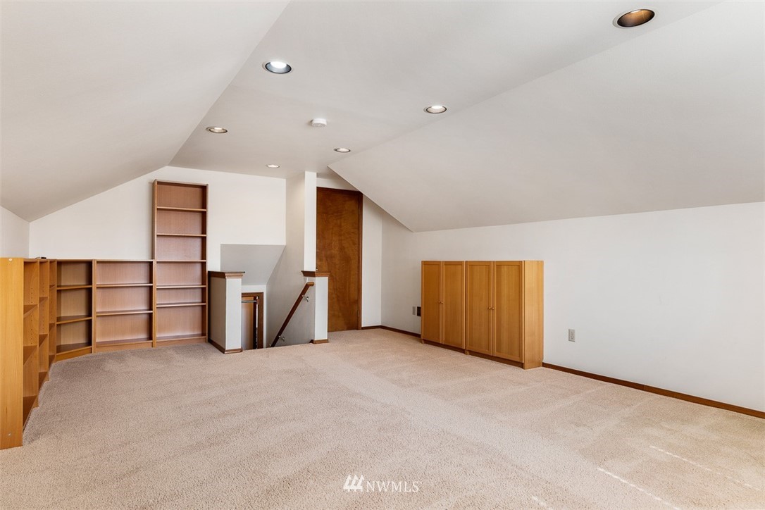 10426 Northeast 198th Street Bothell, WA 98011 - Photo 24 of 28 Gallery Image 24