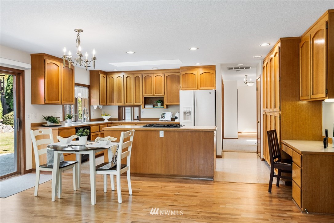 10426 Northeast 198th Street Bothell, WA 98011 - Photo 10 of 28 Gallery Image 10