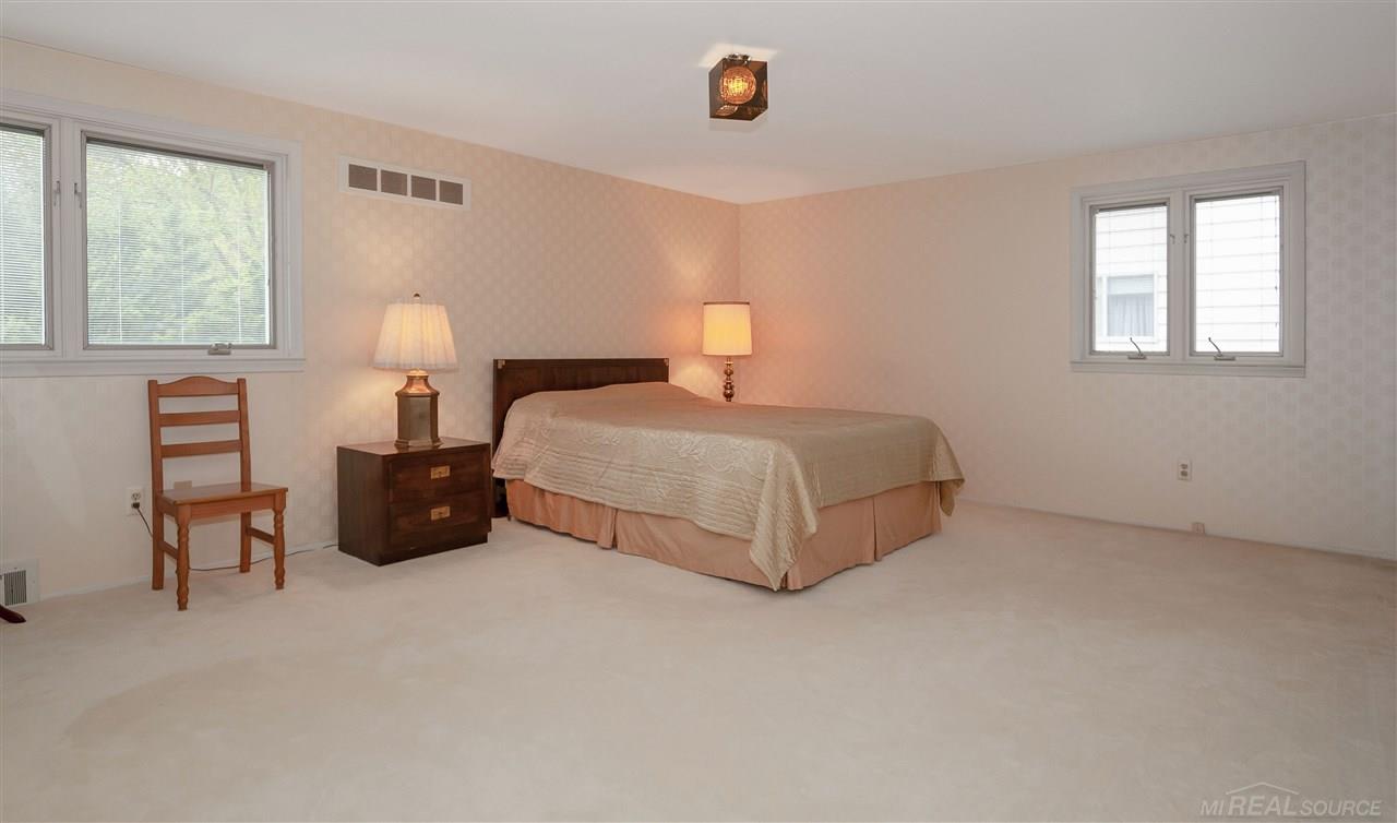 591 Canterbury Road Grosse Pointe, MI 48236 - Photo 29 of 55 31382294-28.JPG