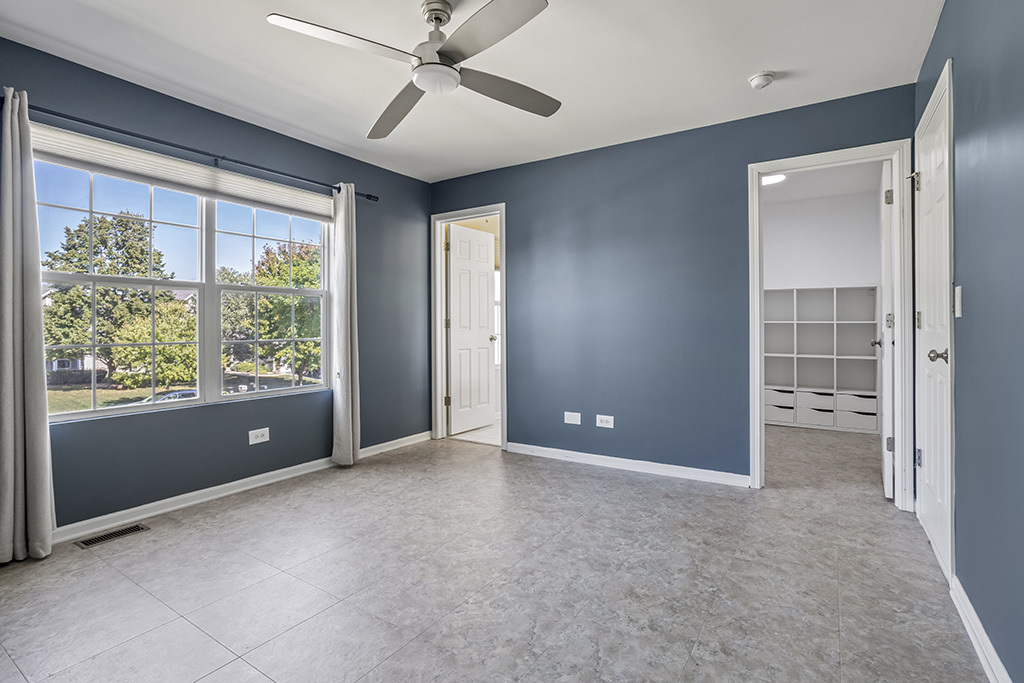 6506 Roth Drive Joliet, IL 60431 - Photo 18 of 24 an empty room with windows and closet