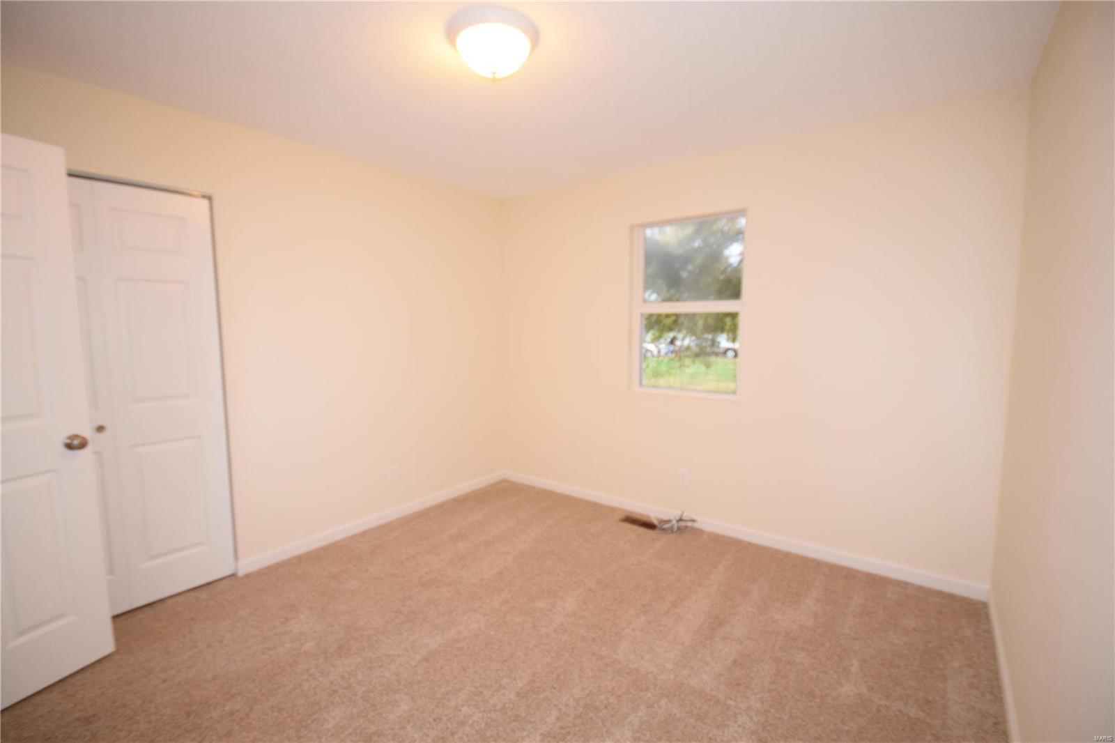 2647 Staunton Road Troy, IL 62294 - Photo 14 of 21