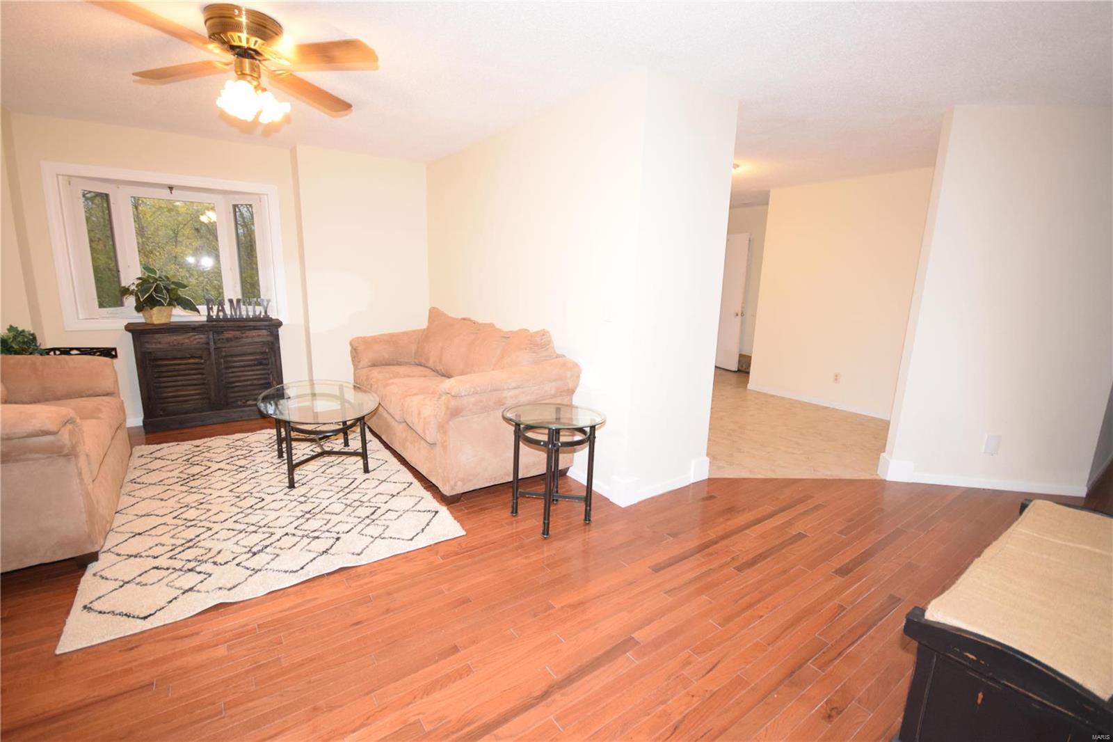 2647 Staunton Road Troy, IL 62294 - Photo 3 of 21